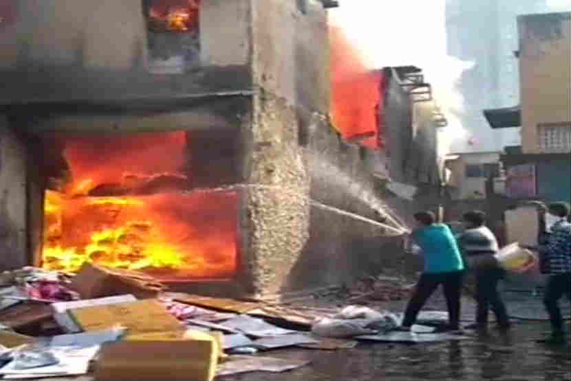 भिवंडीमध्ये भीषण आग, ११ गोदामे जळून खाक