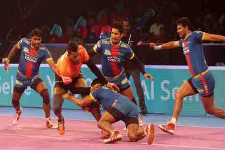 Pro Kabaddi Season 6 : यू मुम्बाचं आव्हान संपुष्टात ! यूपी योद्धाची सामन्यात बाजी