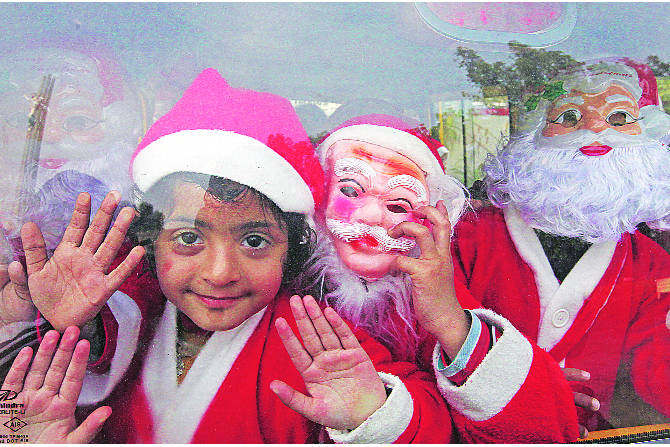 सर्वसाधारणपणे इ.स. चौथ्या शतकात बाळ येशूच्या जयंतीच्या रूपाने सांताक्लॉजची कल्पना रुजली.