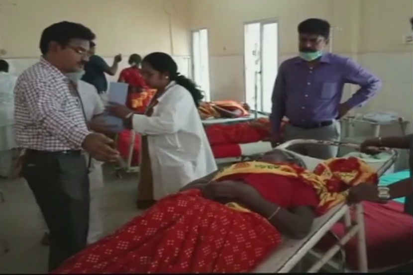 कर्नाटकात प्रसादातून विषबाधा, ११ जणांचा मृत्यू, ८० जण रुग्णालयात