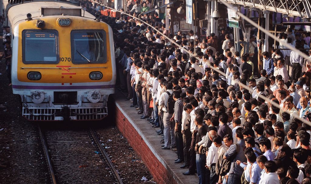 रेल्वेच्या तीनही मार्गावर ब्लॉक, मुंबईकरांनो गरज असेल तरच बाहेर पडा