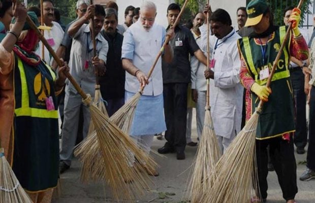 पंतप्रधान नरेंद्र मोदी यांच्या महत्वकांक्षी स्वच्छ भारत मिशन योजनेवरुन खळबळजनक खुलासा समोर आला आहे. 