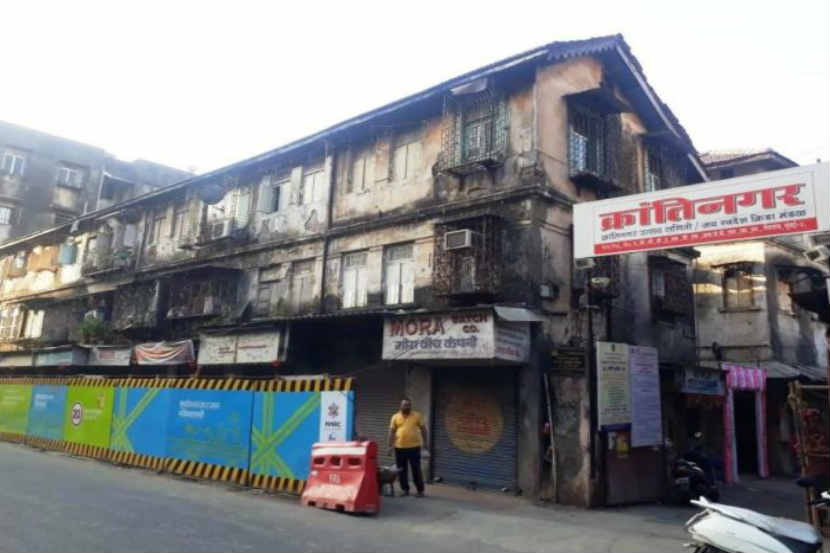 मुंबई: भाडेकरूंनी 125 वर्ष जुन्या चाळीचं घेतलं अंतिम दर्शन