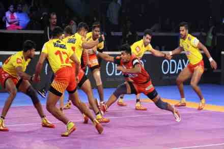 Pro Kabaddi Season 6 Final : बंगळुरु बु्ल्सची गुजरातवर मात, पवन शेरावत चमकला