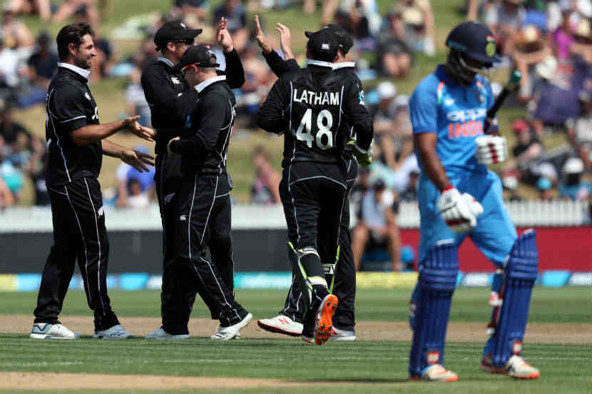 न्यूझीलंडने या सामन्यात भारतावर आठ विकेट्सने दणदणीत विजय मिळवला आहे. 