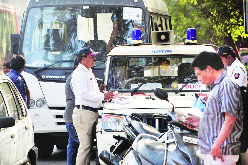 बेशिस्त चालकांकडून १५ कोटींची दंड वसुली