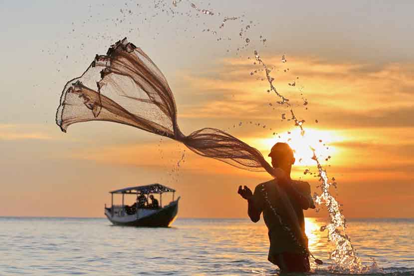 तेलसर्वेक्षणाने मासेमारी बंद