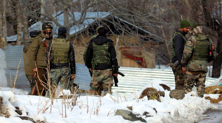 जम्मू-काश्मीरमधील बारामुला जिल्ह्यात सुरक्षादल आणि दहशतवाद्यांमध्ये आज (बुधवार) चकमक झाली. Express photo by shuaib masoodi