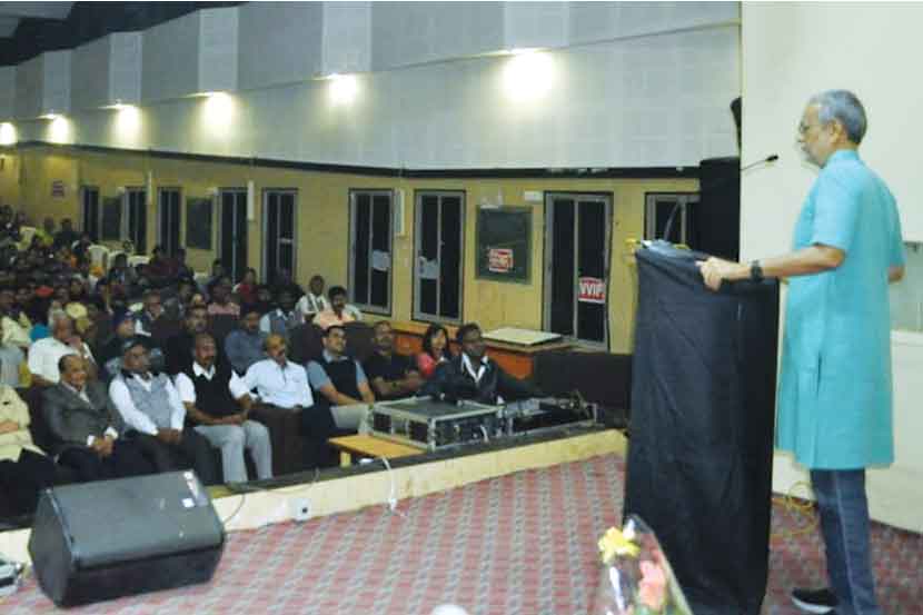 शाश्वत कन्सेप्ट स्कूलच्या ‘शाश्वत टॉक्स’ या उपक्रमांतर्गत आयोजित व्याख्यानात ते बोलत होते.