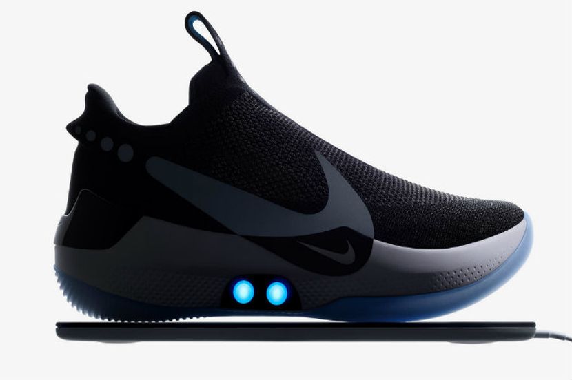 बुटांच्या जगातही डिजीटल युग ! Nike चे ऑटोमॅटिक फिटिंग Smart शूज