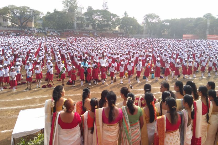 पिंपरी-चिंचवड : ५००० विद्यार्थ्यांनी सादर केले देशभक्तीपर गीत