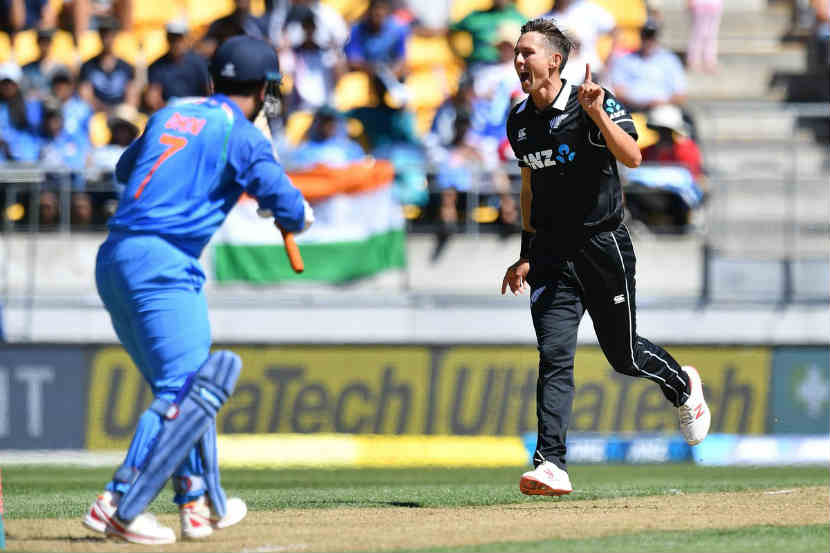 IND vs NZ : पुनरागमन केलेल्या धोनीची बोल्टच्या गोलंदाजीवर दांडी गुल