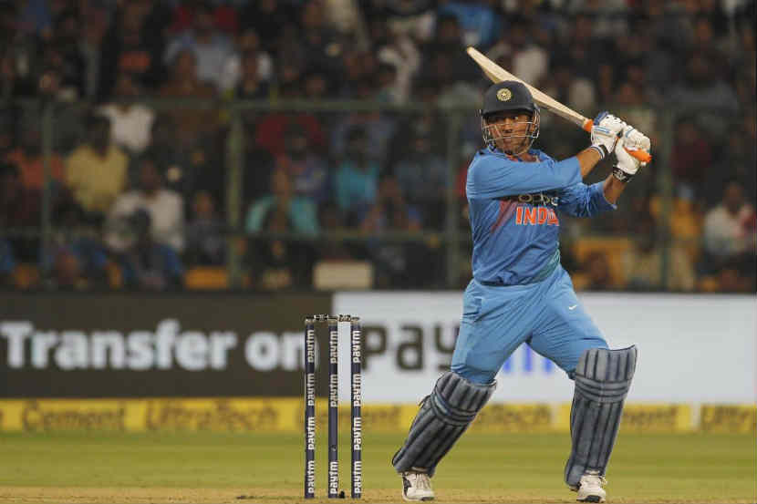 IND vs AUS : Dhoni Returns ! बंगळुरुच्या मैदानात धोनीची विक्रमी फटकेबाजी