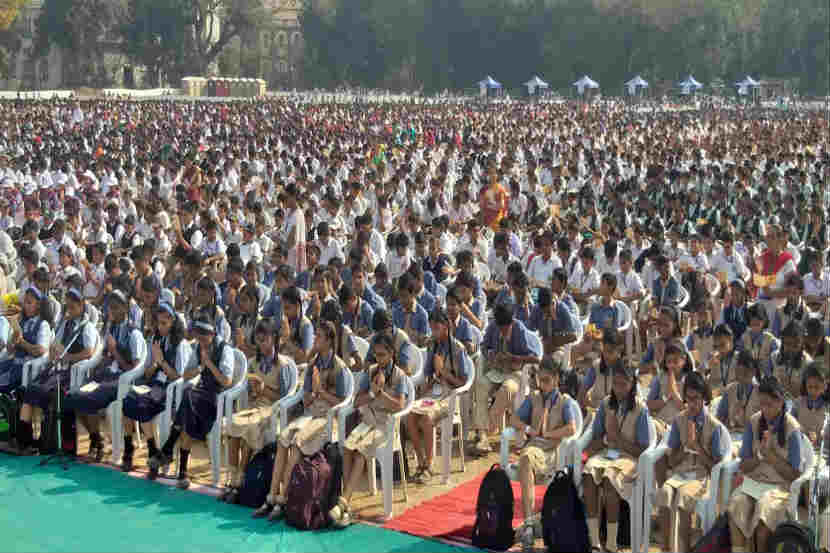 पुण्यात 11 हजार विद्यार्थ्यांकडून मनाच्या श्लोकांचे सामूहिक पठण