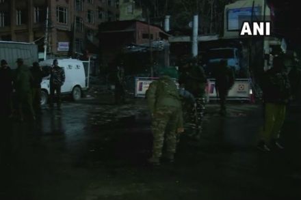 जम्मू-काश्मीर : सीआरपीएफच्या तुकडीवर दहशतवाद्यांचा ग्रेनेड हल्ला; ११ जण जखमी