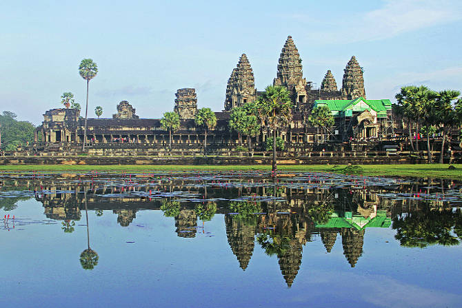 जगातील सर्वात मोठा असा हिंदू मंदिरांचा समूह ही जगात कंबोडियाची ओळख आहे. 
