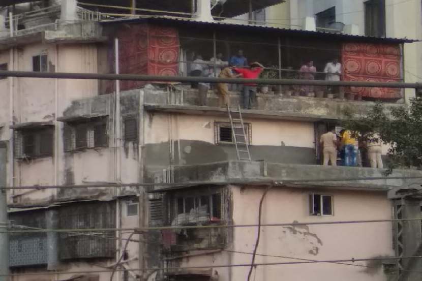 मुंबई – चिंचपोकळी परिसरात दीड वर्षाच्या चिमुरडीचा संशयास्पद मृत्यू
