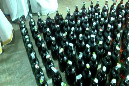मंदिरात प्रसाद म्हणून अर्पण केल्या चक्क ओल्ड माँकच्या १०१ बाटल्या