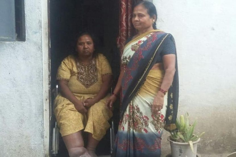Women’s Day 2019 : ‘तो’ सोडून गेल्याने गंभीर आजाराने ग्रासलेला मुलीला सांभाळतेय आई