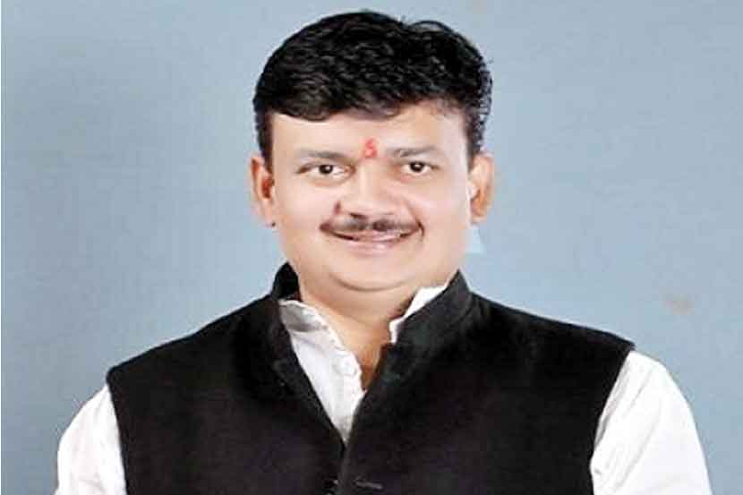 शिवसेनेचे वरोरा-भद्रावतीचे आमदार सुरेश उर्फ बाळू धानोरकर यांनी आज सायंकाळी विधानसभा अध्यक्षांकडे विधानसभा सदस्यत्वाचा राजीनामा दिला