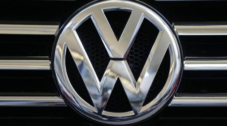 जर्मनची कार उत्पादक कंपनी फॉक्सवॅगनला (Volkswagen) मोठा धक्का बसला आहे. 