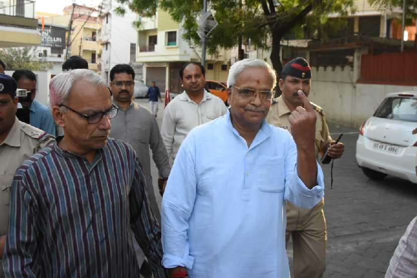 नोटा हा पर्याय नाही, योग्य वाटत असेल त्याला मत दिलं पाहिजे – भैय्याजी जोशी