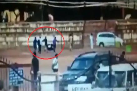 ‘मोदींच्या हेलिकॉप्टरमधून उतरवलेल्या बॉक्समध्ये काय होतं ? निवडणूक आयोगाने तपास करावा’