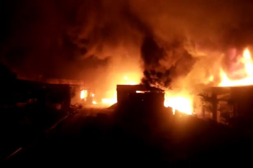 पिंपरी-चिंचवडमध्ये ७ ते ८ भंगार गोदामांना भीषण आग
