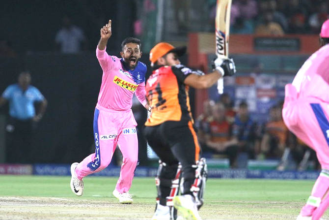 IPL 2019 : राजस्थानची भेदक गोलंदाजी; हैदराबादने गमावले ४४ धावांत ७ बळी
