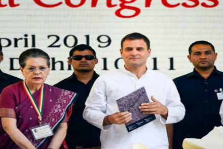 काँग्रेस जाहीरनाम्यावरील राहुल गांधींच्या फोटोवर सोनिया गांधी नाराज ?