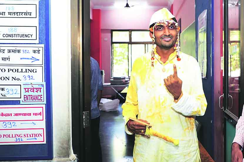 हळदीच्या अंगाने मतदान