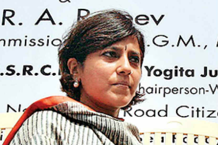 टक टक गँगकडून शहीद अशोक कामटेंच्या पत्नीच्या पर्सची चोरी