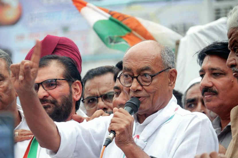 दिग्विजय सिंहांच्या रोड शोमध्ये मोदींच्या नावाची घोषणाबाजी; गुन्हे दाखल