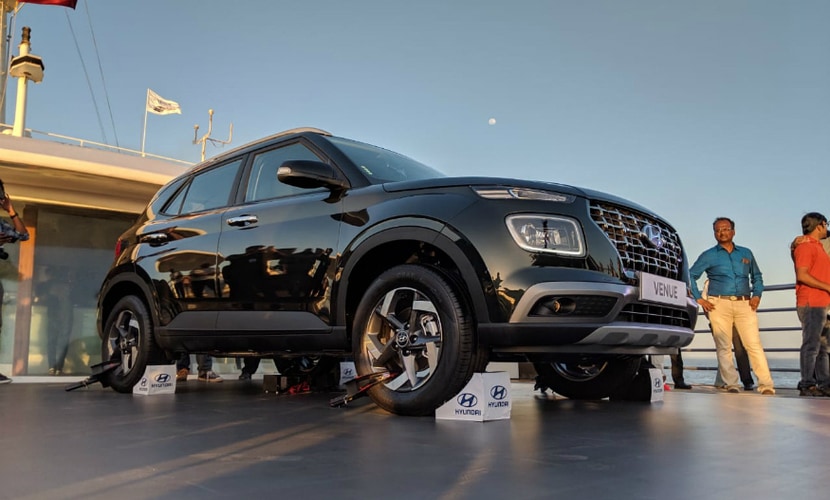 Hyundai Venue : भारताची पहिली कनेक्टेड कार, लाँचिंगआधीच ग्राहकांचा भरघोस प्रतिसाद