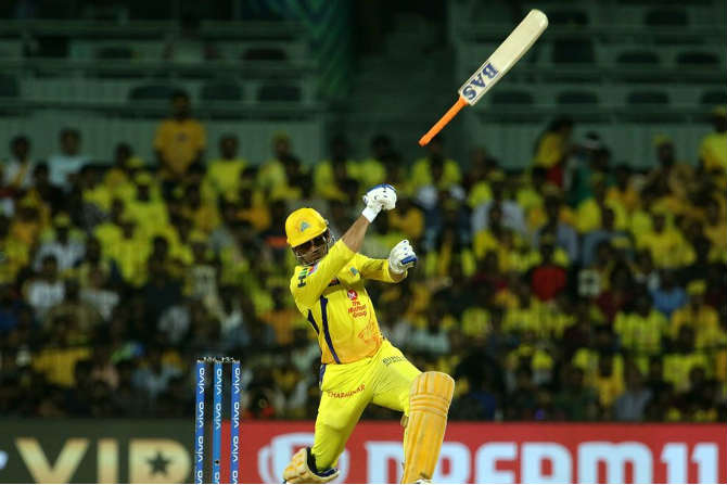 IPL 2019 : नो बॉलने धोनीला वाचवलं, पहा व्हिडीओ