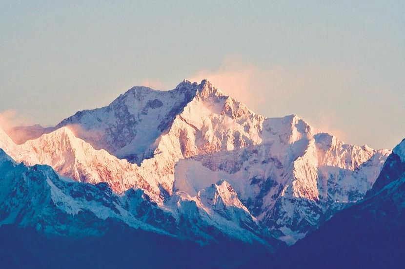 दस का दम! जगातील तिसऱ्या उंच शिखरावर पुण्यातील १० जणांनी फडकावला तिरंगा