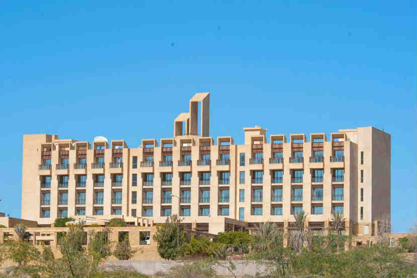 पर्ल काँटीनेंटल या पाकिस्तानतल्या हॉटेलवर दहशतवाद्यांनी हल्ला केला आहे 