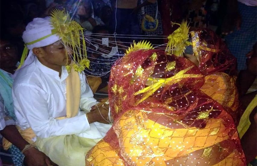 विवाह मंडपात पोहोचली गर्लफ्रेंड, नवऱ्याने दोघींबरोबर केलं लग्न