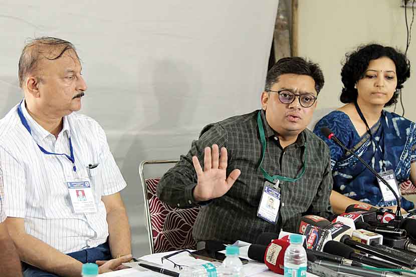 मतमोजणी तयारीबाबत माहिती देताना जिल्हाधिकारी अश्विन मुदगल.