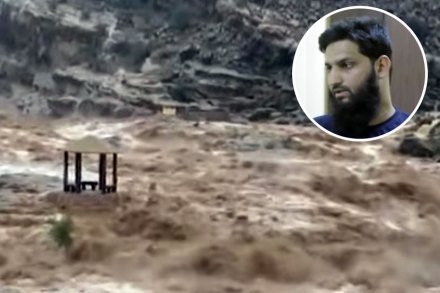  सरदार खान हा या दुर्घटनेतून बचावले असून त्यांच्या डोळ्यादेखत कारमध्ये बसलेले आईवडिलांसह संपूर्ण कुटुंबच पाण्यात वाहून गेले. 