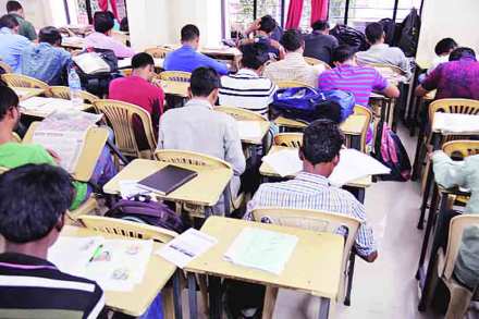 स्पर्धा परीक्षा केंद्राचा निधी पडून