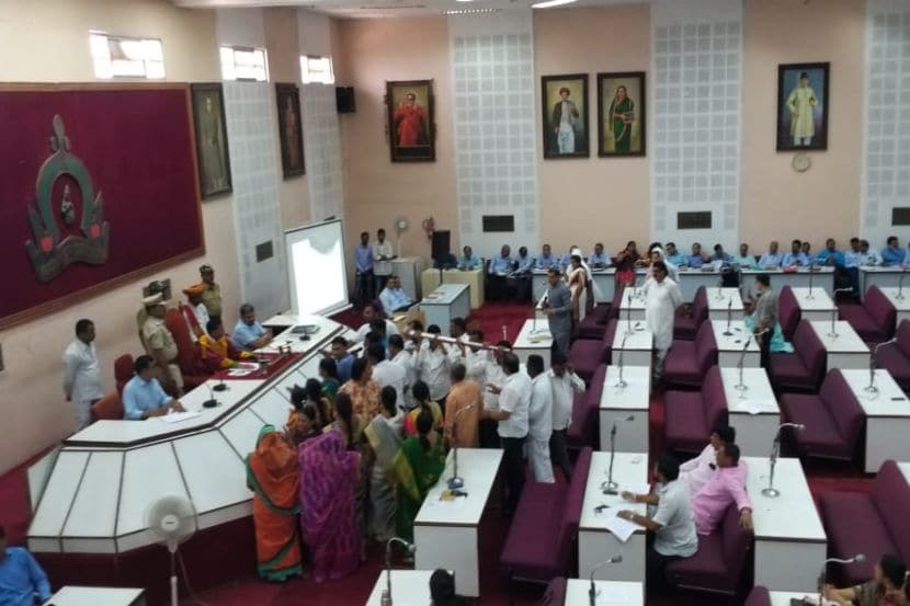 औरंगाबाद महानगरपालिकेत गोंधळ, MIM च्या पाच नगरसेवकांचे सदस्यत्व रद्द