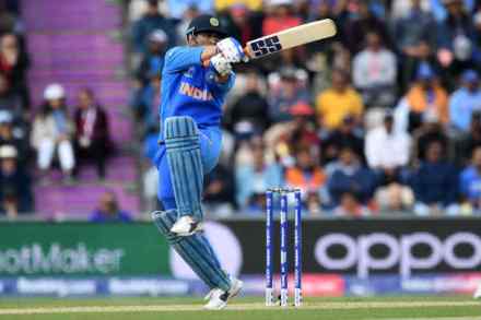 World Cup 2019 : विश्वचषकात चौथ्या क्रमांकावर धोनीनेच फलंदाजी करावी – डीन जोन्स