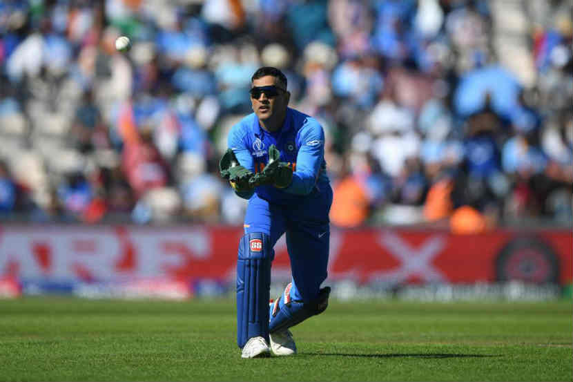 Video : ‘गली क्रिकेट’ ते ‘ट्रायल बॉल’, महेंद्रसिंह धोनी रमला बालपणीच्या आठवणींमध्ये