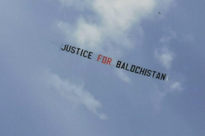 Video : विमानावर Justice for Baluchistan चा संदेश, सामन्याआधी पाक-अफगाण चाहते भिडले