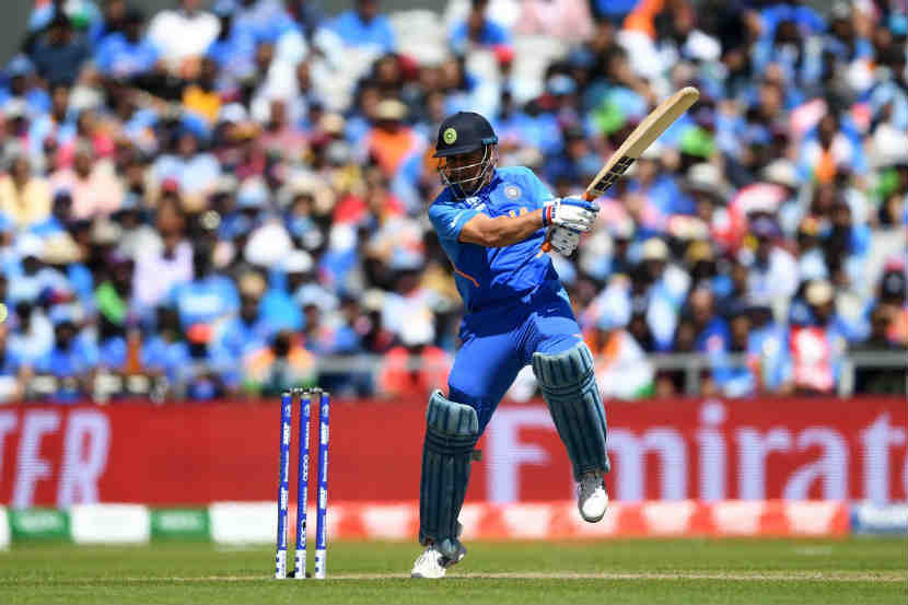 World Cup 2019 : धोनीच्या संथ खेळीचं जसप्रीत बुमराहकडून समर्थन