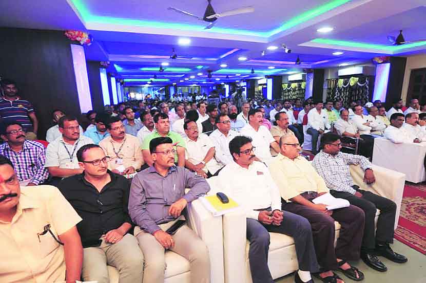 ‘लोकसत्ता लाऊस्पीकर’ कार्यक्रमास वसई-विरारकरांनी भरघोस प्रतिसाद दिला.   (छायाचित्र : नरेंद्र वास्कर)
