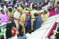 ‘तुम्ही कद्रू तर आम्ही संकुचित!’