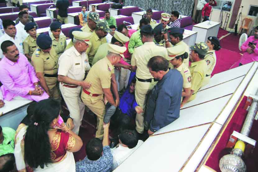 औरंगाबाद महापालिकेत अभूतपूर्व गोंधळ