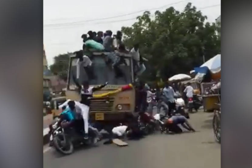 चेन्नई : 'बस डे'निमित्त कॉलेज तरुणांचा चेन्नईच्या रस्त्यावरील एक नाट्यमय व्हिडिओ नुकताच समोर आला आहे. 
